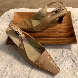 Womens leather Bandolino pumps - tan - size 9